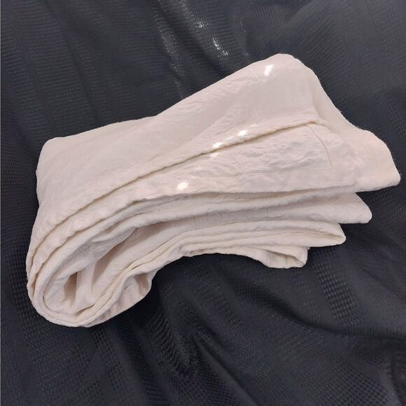 CRATE & BARREL! 100% COTTON CREAM ON CREAM ABSTRACT FLORAL TEXTURE TABLECLOTH! - Picture 3 of 12